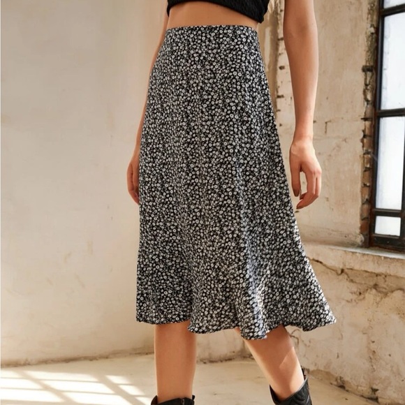 High Waist Ditsy Floral Skirt - Picture 5 of 6